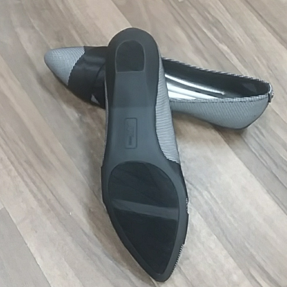 Anne Klein Women's Ballet Flats - Picture 4 of 4